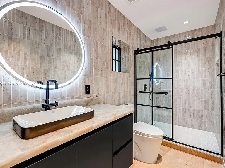 1225 Alhambra Cir — Photo 42