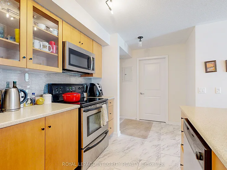 138 Somerset St W #203 — Photo 9