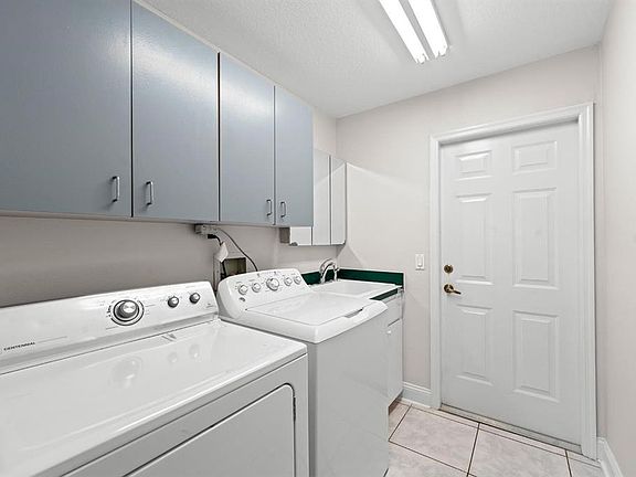 3rd image of 9147 Duffer Ct