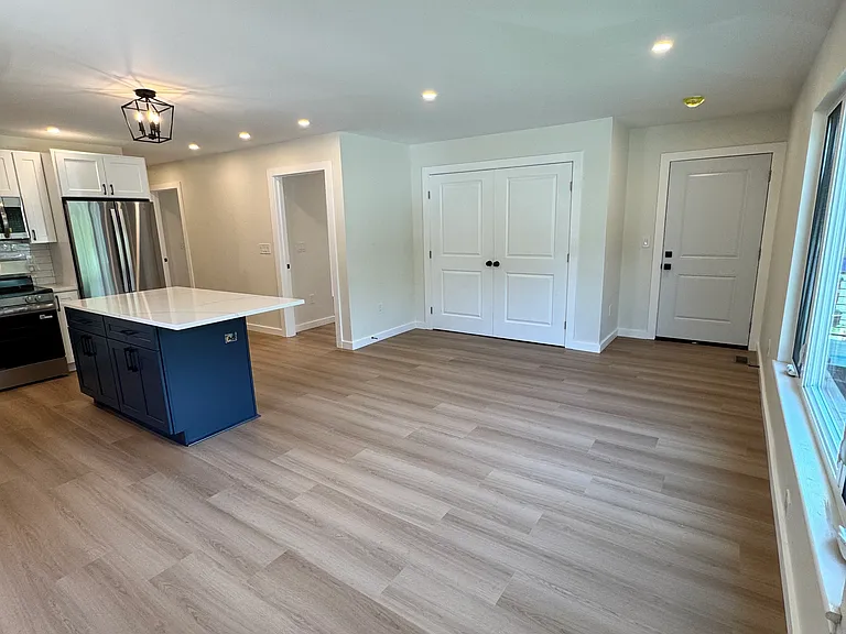 1220 Hollywood Ave #2 — Photo 9
