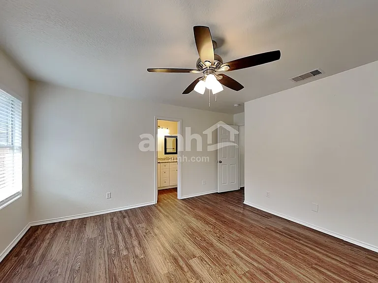 9210 Laguna Fls — Photo 12