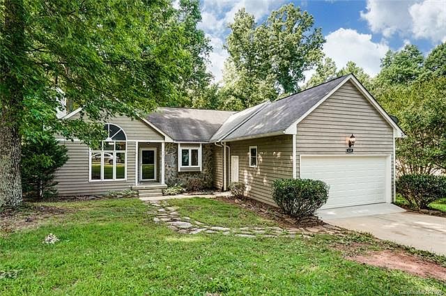 1st image of 127 Squire Ct