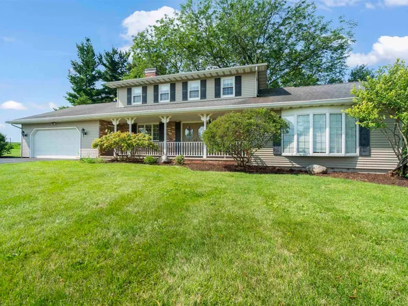 509 Terrace Ln, Washburn, IL 61570