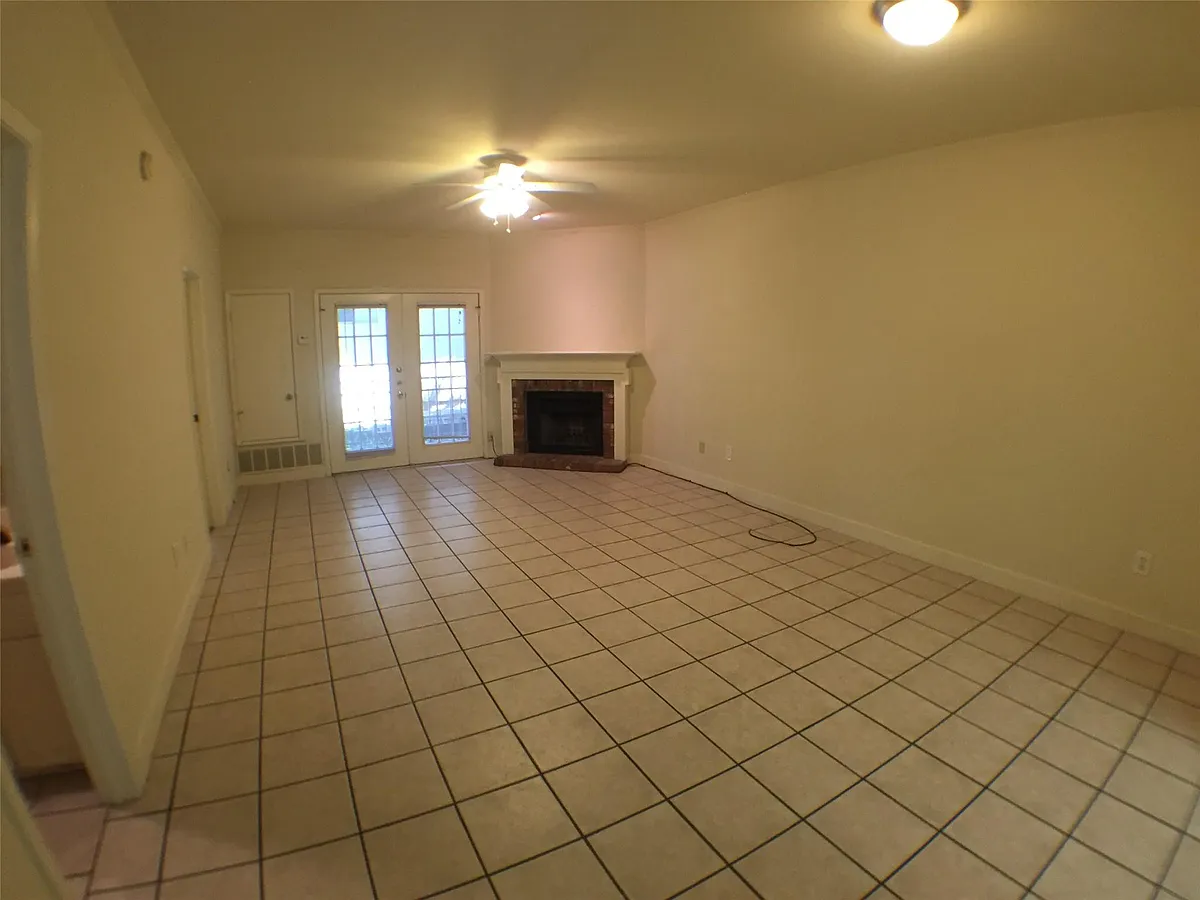 Building Photo - 2100 San Gabriel St #103