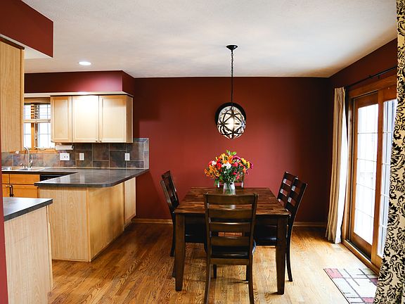 4th image of 985 Larkspur Dr