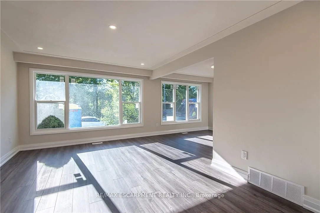 3 bed, $2,395 — Photo 4