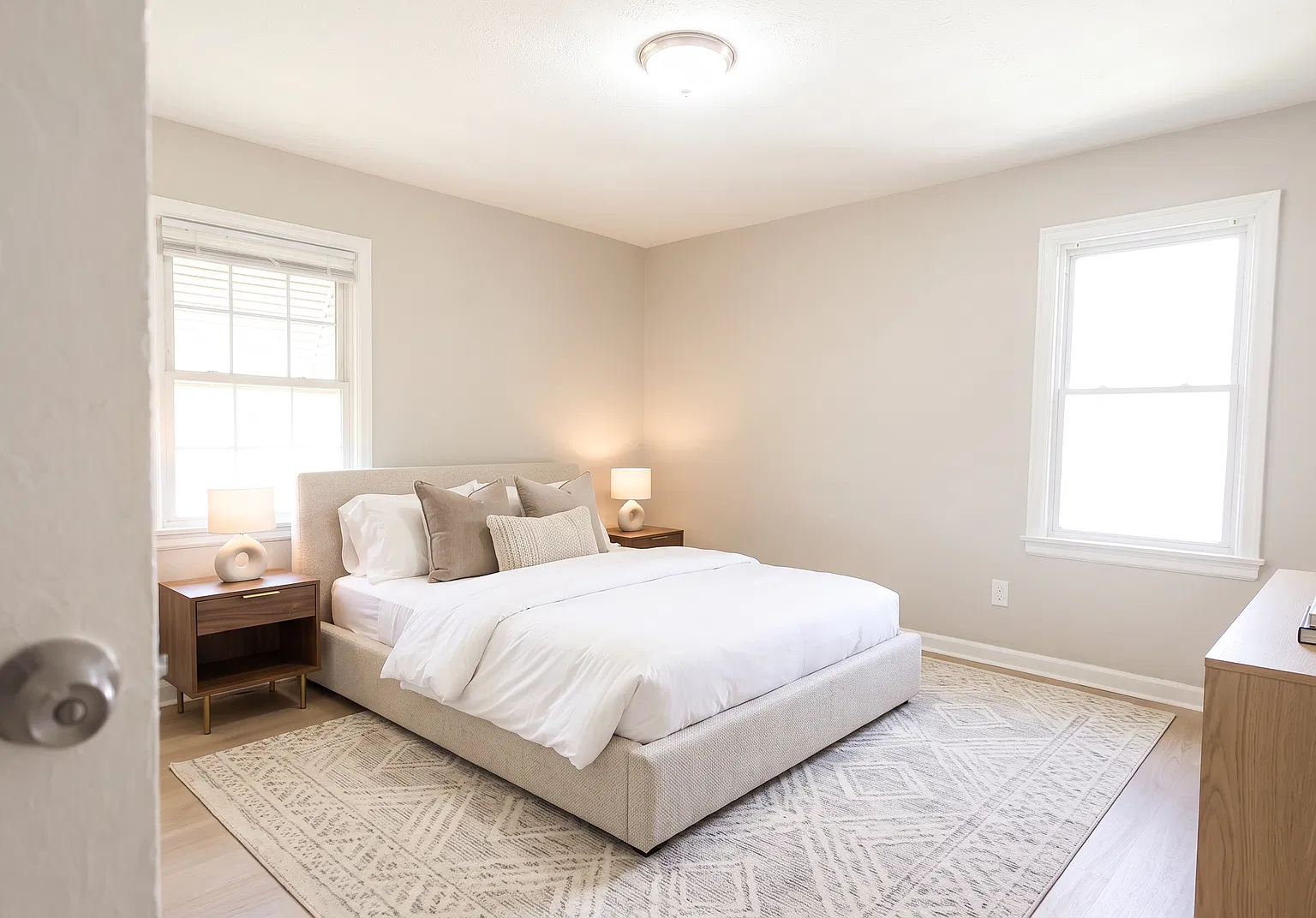 Section 8 and Eden Welcomed! Newly renovated colonial home! — Photo 3