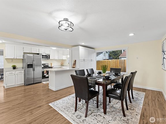 5th image of 2807 61st Ave NE