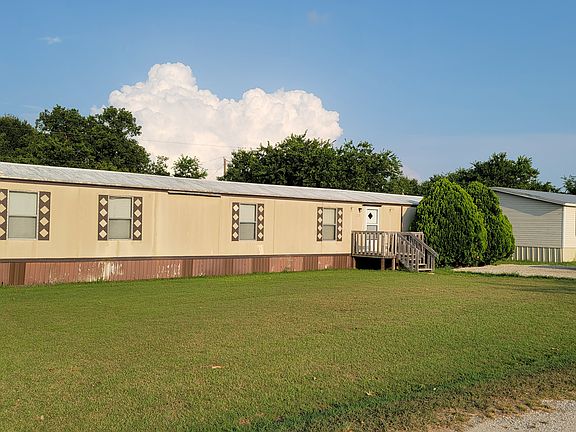 2nd image of 121 Enchanted Oaks Ct