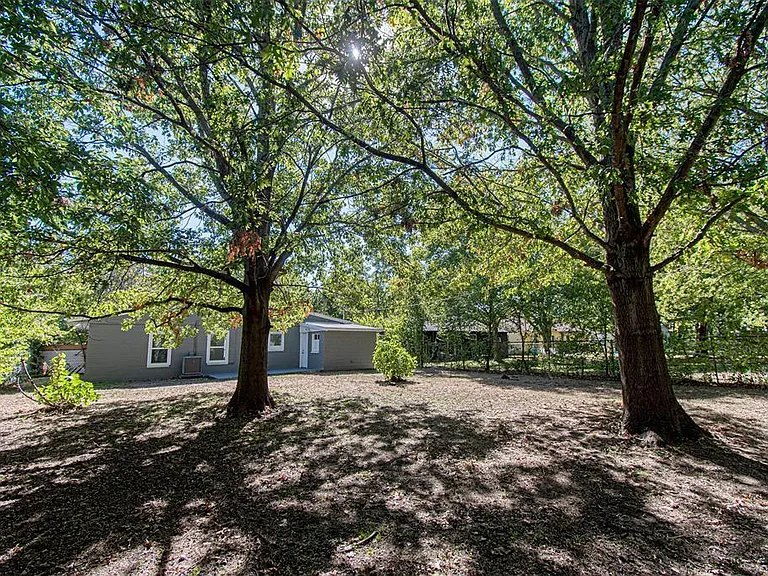 618 Crescent St — Photo 31