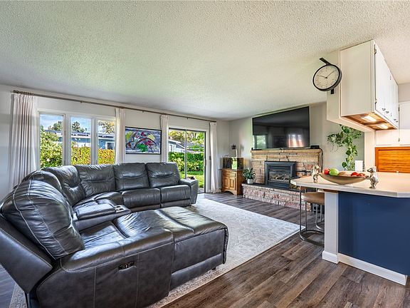 3rd image of 1809 Colton Blvd