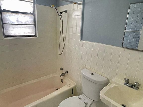 5th image of 257 Querens Ave