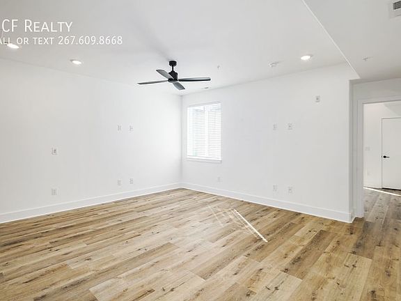 3rd image of 2621 W Oxford St #580