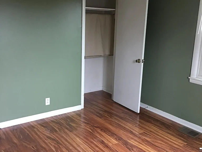1910 Laurinda Dr — Photo 11