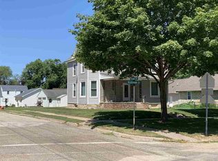707 Blackhawk St, Reinbeck, IA 50669