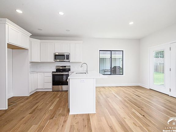 4th image of 900 2nd St