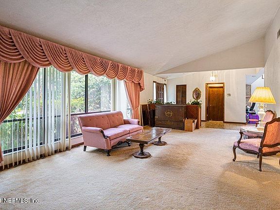 5th image of 152 Point O Woods Dr