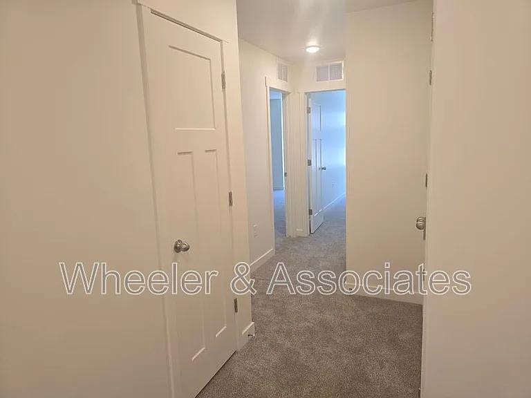 452 W 1080 S — Photo 11