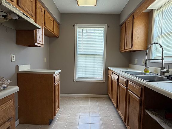 4th image of 906 S 14th St