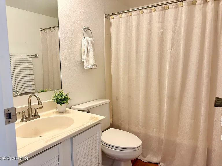 5631 N 79th St #4 — Photo 33