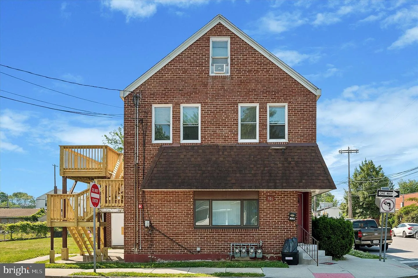 5 bed, 1200 sqft, $1,895 — Photo 1
