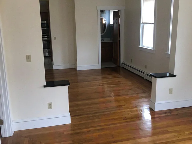 Stamford Ave — Photo 11