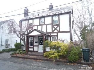 5 Lee Ct, Great Neck, NY 11024