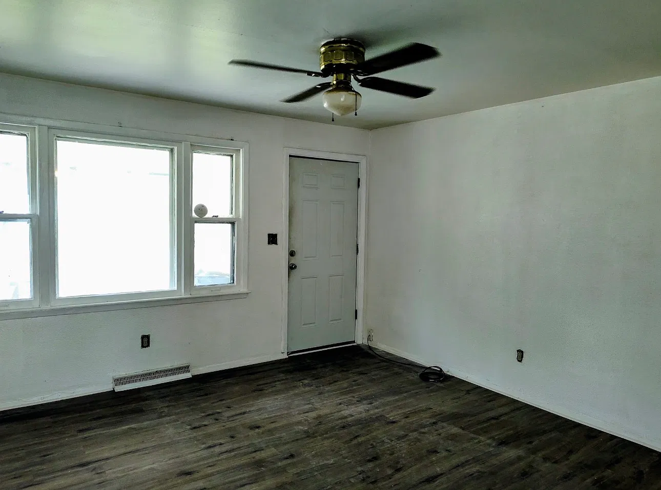 3 bed, 936 sqft, $1,250 — Photo 2