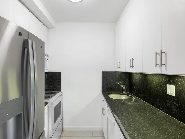 30 West 60th Street image 6 of 11