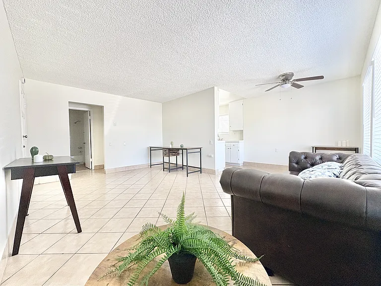 1226 E 7th St #1 — Photo 1