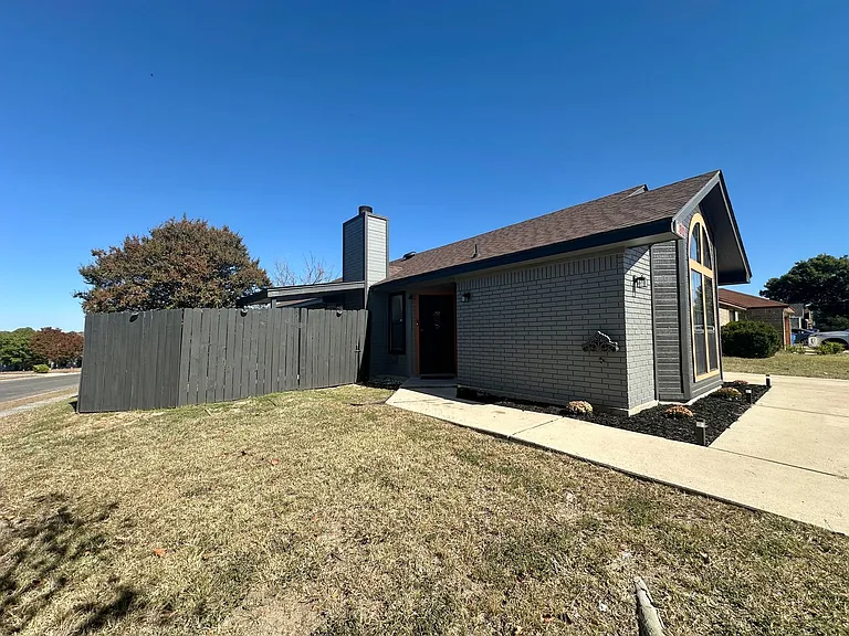 312 Bronc Dr — Photo 3