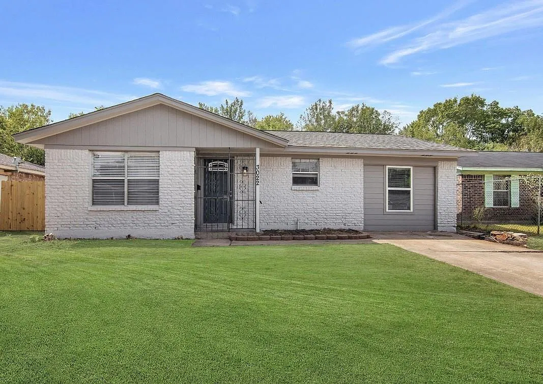 4 bed, 2.0 bath, 1116 sqft, $2,000 — Photo 1