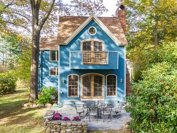 74 Middle St, Lexington, MA 02421