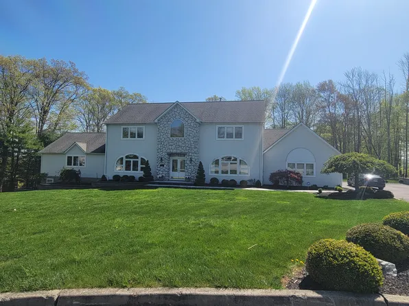 17 Carriage Hill Ct, Monroe, NY 10950