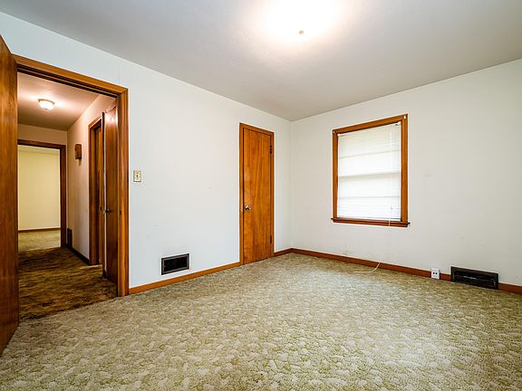 4th image of 531 Western Ave