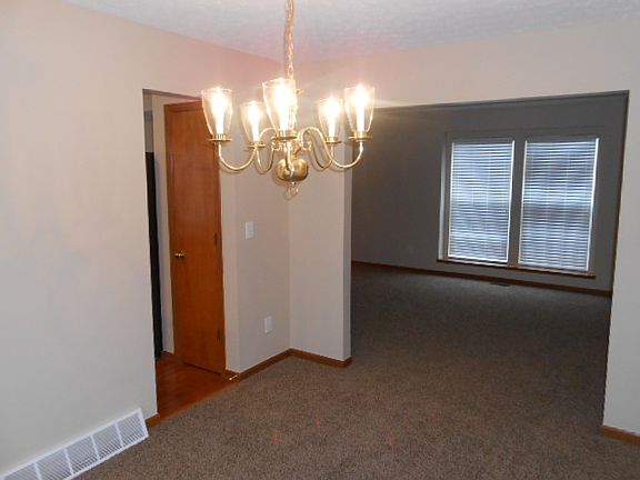 3rd image of 8834 Lobelia Ct