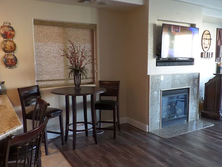 211 Moser Ave #R6 — Photo 5