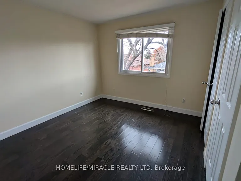 378 Hansen Rd N — Photo 6