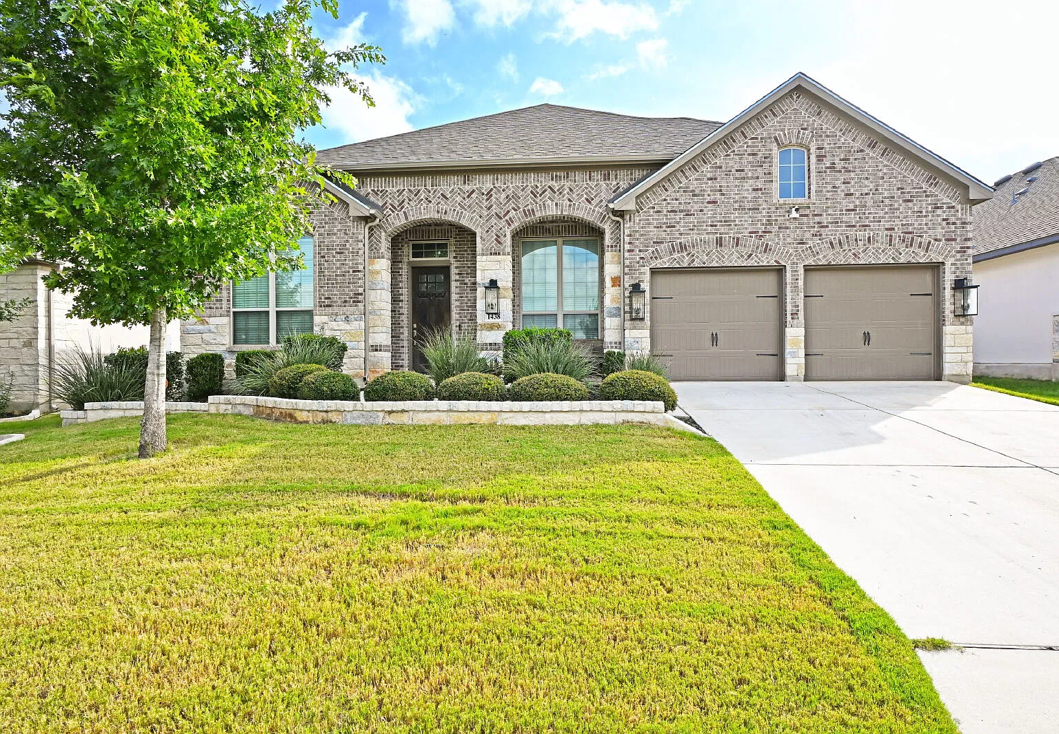 5 bed, 3.0 bath, 3032 sqft, $3,700 — Photo 1
