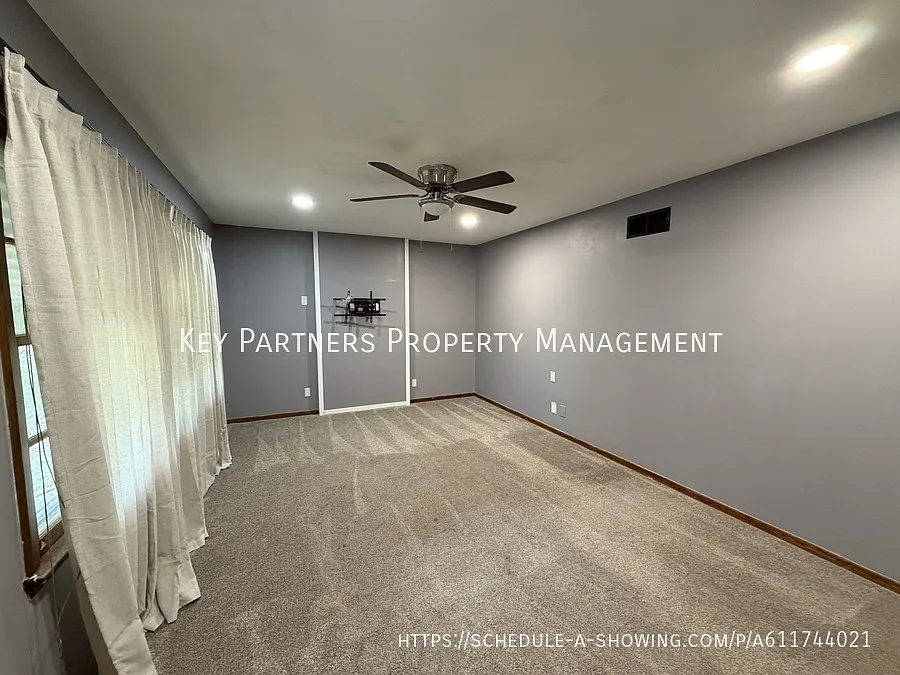 Building Photo - 821 S Edgemere Dr