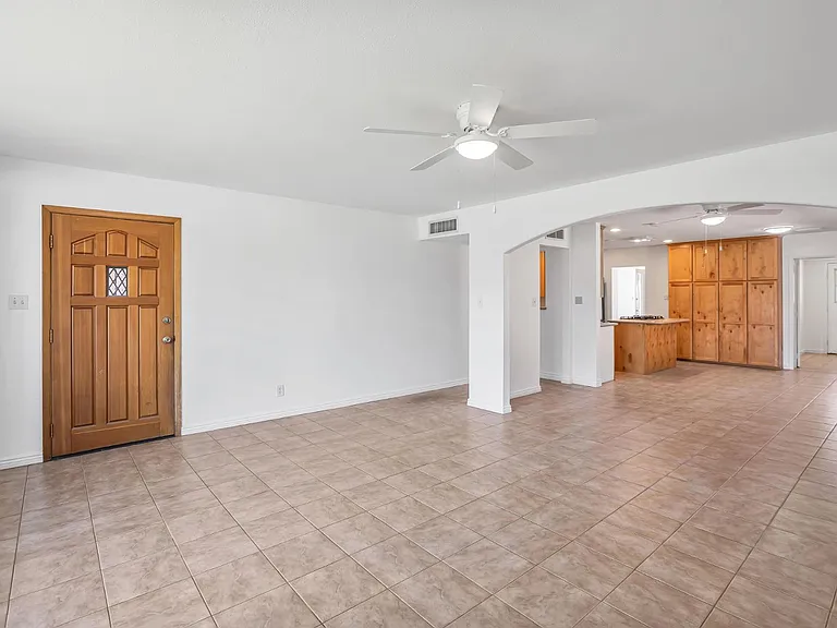 8308 E Turney Ave — Photo 2