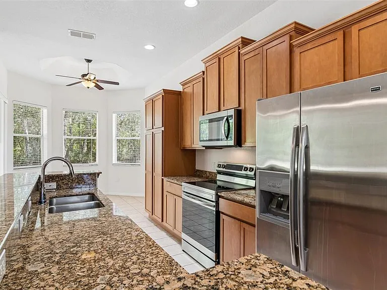 37 Greenpark Blvd — Photo 22