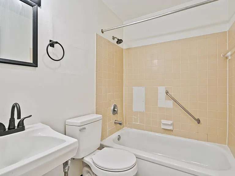 2500 Brownsville Road — Photo 2