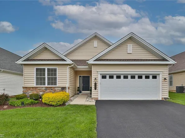 4367 Colonial Ln, Center Valley, PA 18034