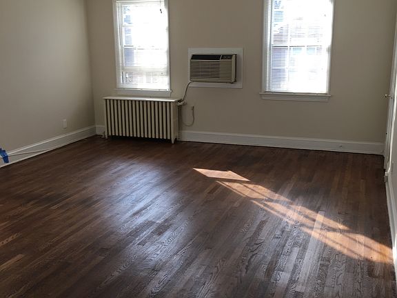 Living room 14'x14'