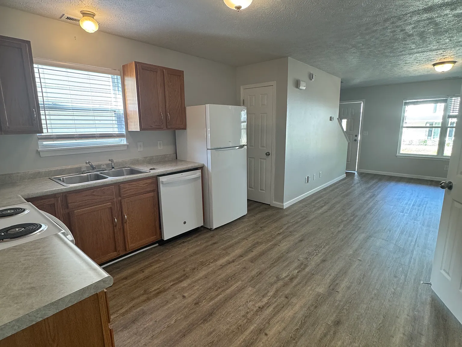 2 bed, 1.5 bath, 900 sqft, $1,200 — Photo 4
