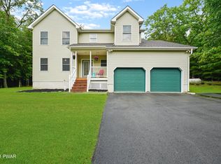 125 Hillside Dr, Dingmans Ferry, PA 18328
