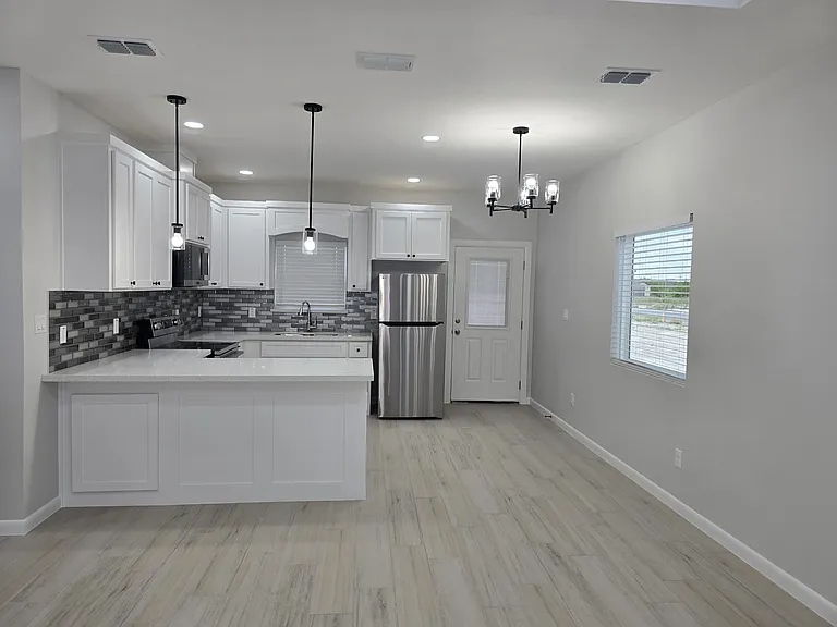 1204 S Bayou Ave #1 — Photo 8