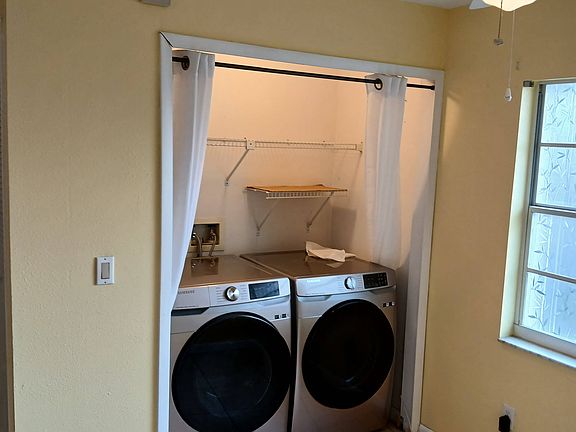 WASHER/DRYER IN BREAKFAST NOOK