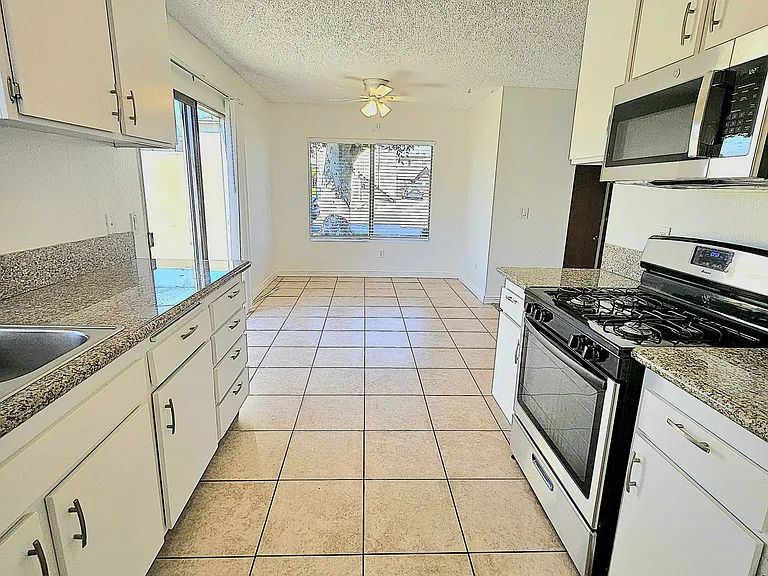 Beach Walk Apartments — Photo 14